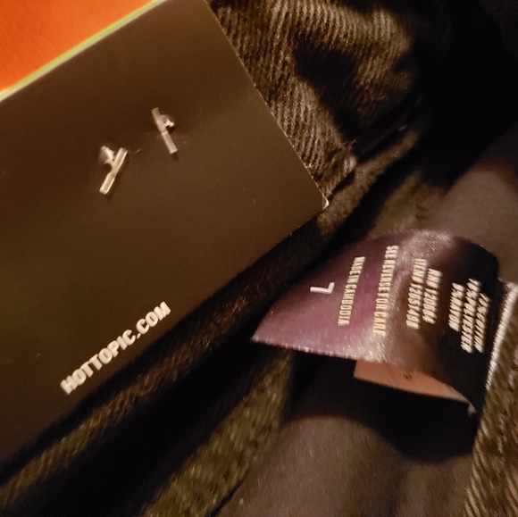 Women Chorts - Picture 8 of 16